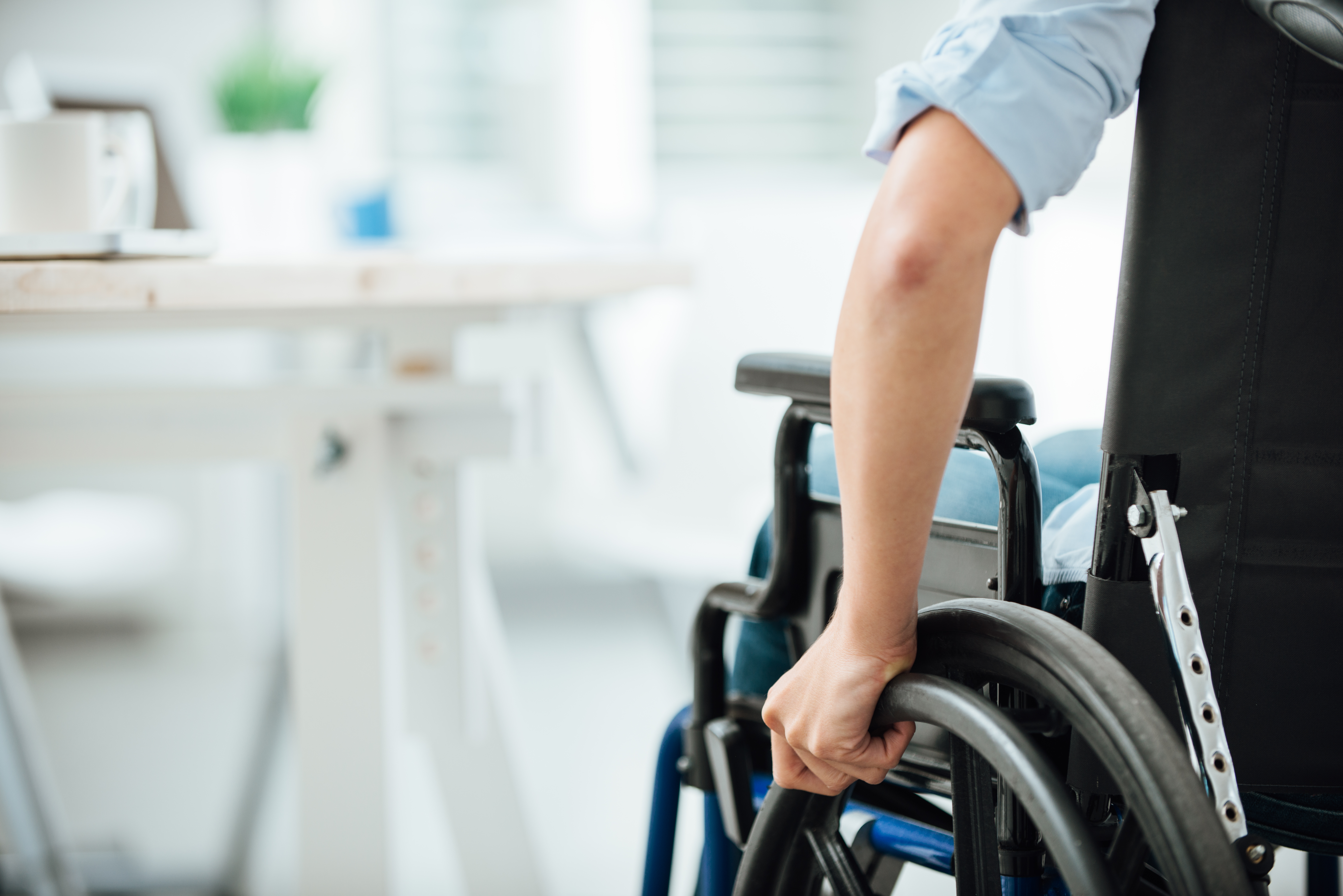 handicap_fauteuil_bureau.jpg